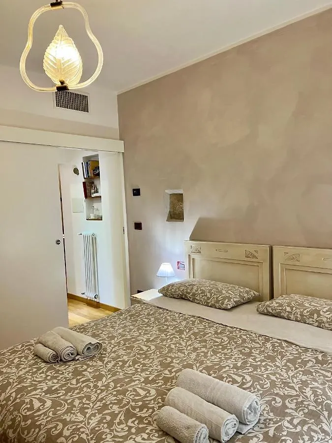 Guest House Bologna - Nara Apartment 0*,  Italia