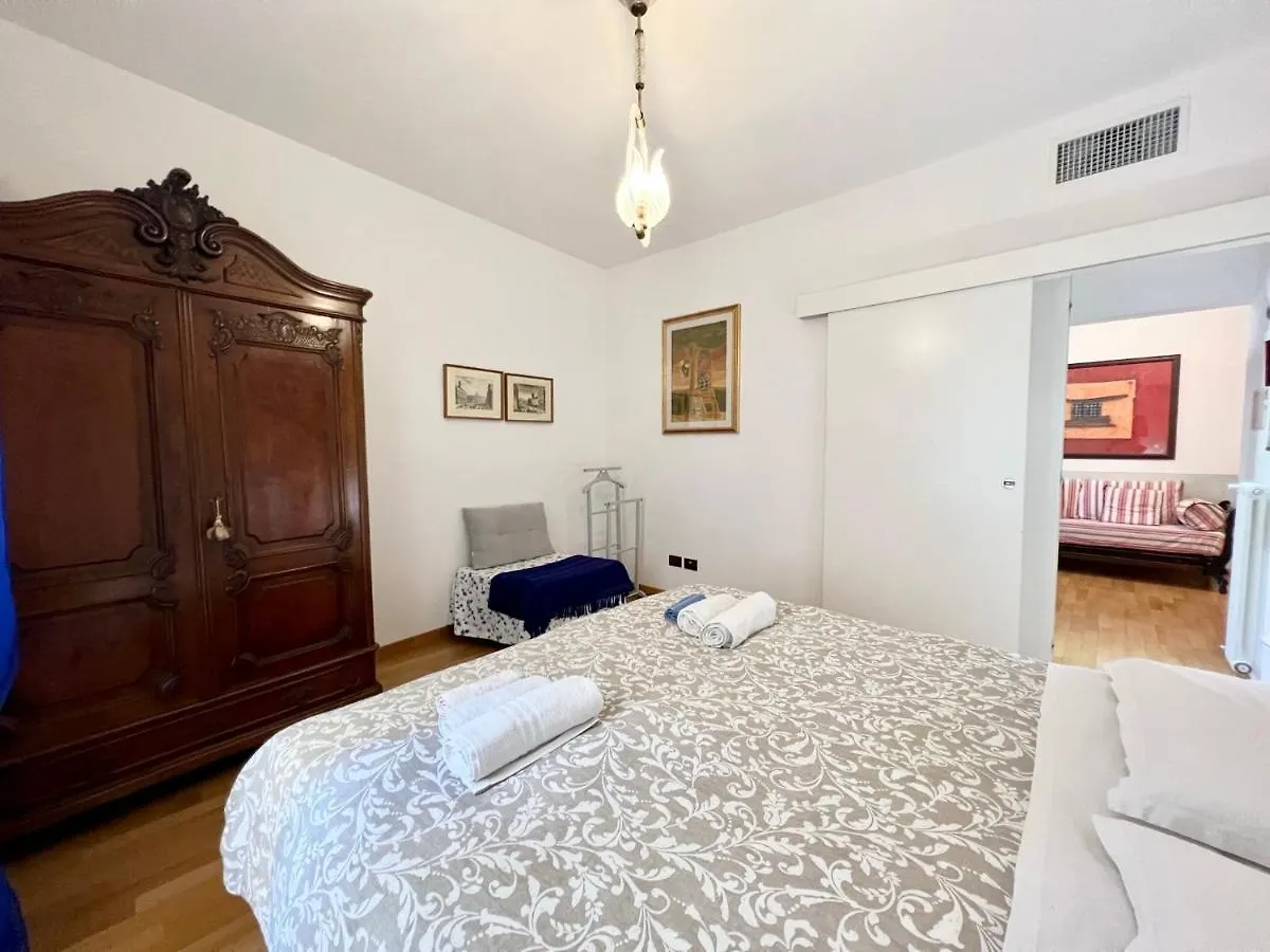 Guest House Bologna - Nara Apartment 0*,  Italia